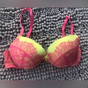 Spring colors 34D Gently used condition